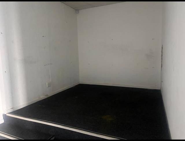 230M² BUILDING TO LET IN SAVOY ESTATE